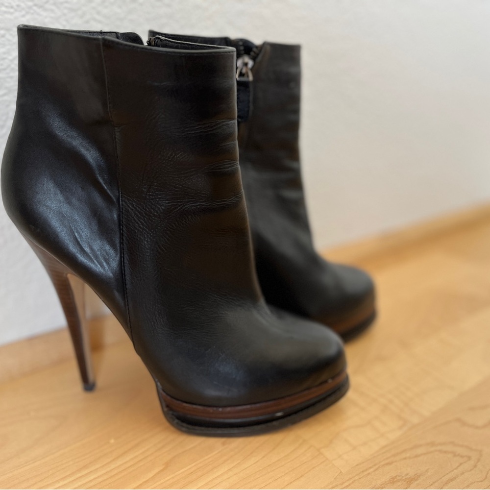 Beautiful like-new leather booties!